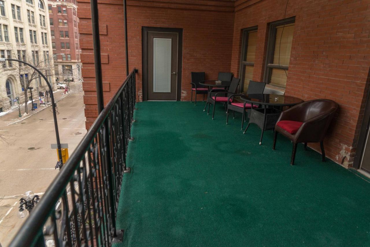 Mariaggi'S Theme Suite Hotel & Spa Winnipeg Exterior photo
